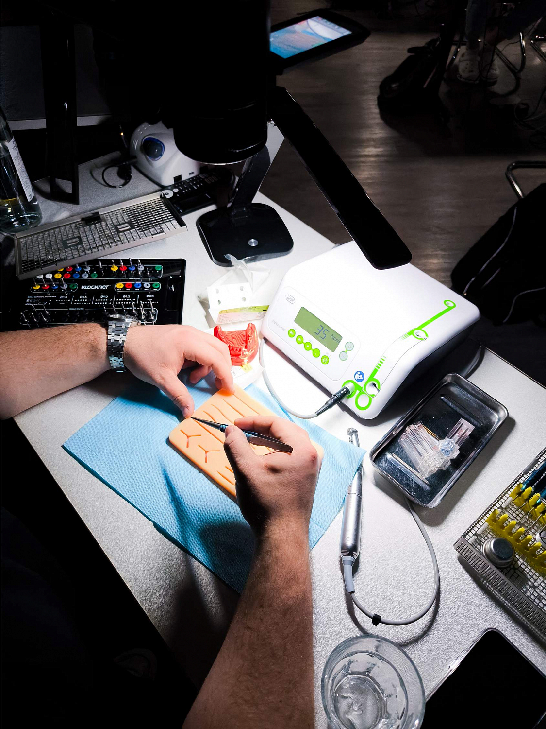 Первые шаги в имплантологии: как строится хирургическая и ортопедическая база 