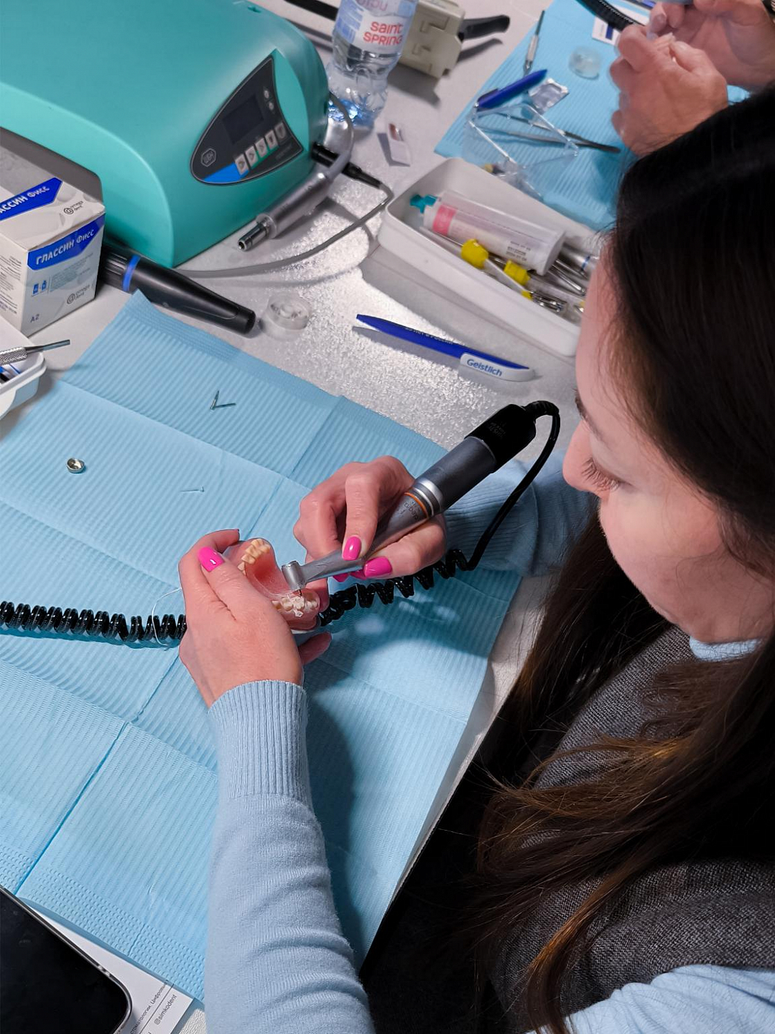 6 коронок, 5 материалов, 1 цель — идеальное восстановление молочных зубов