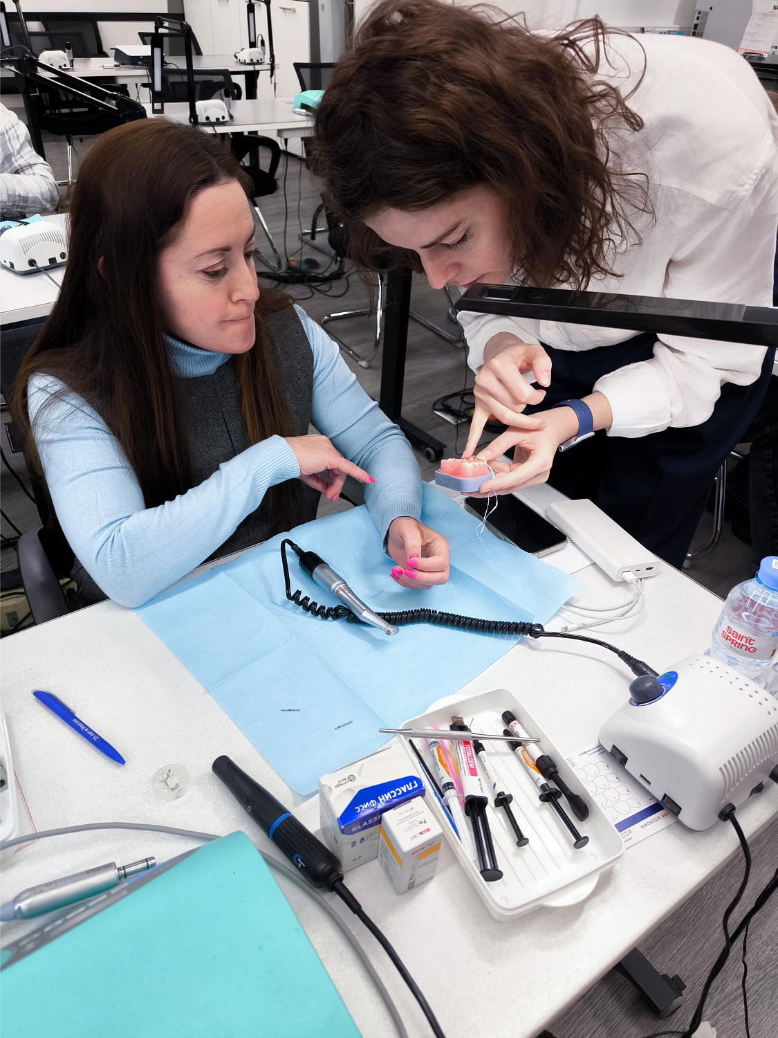 6 коронок, 5 материалов, 1 цель — идеальное восстановление молочных зубов